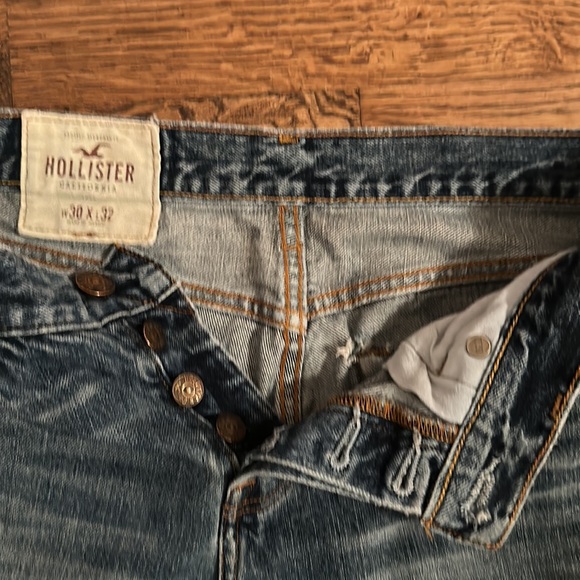 Hollister ripped jeans - Picture 2 of 3